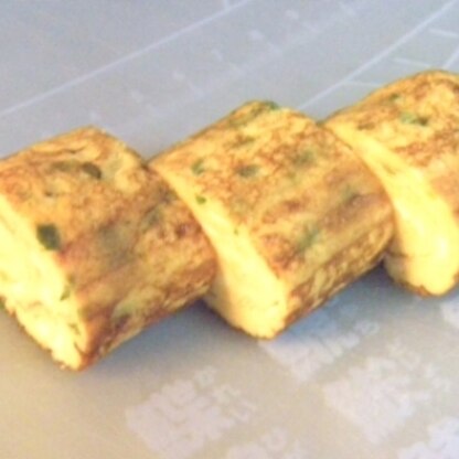 こんばんは～ヾ(´^ω^)ノ♪
お弁当用に卵1個で巻いて作りました♡
バターとしらすの風味が合いますね♪
素敵レシピに感謝です☆